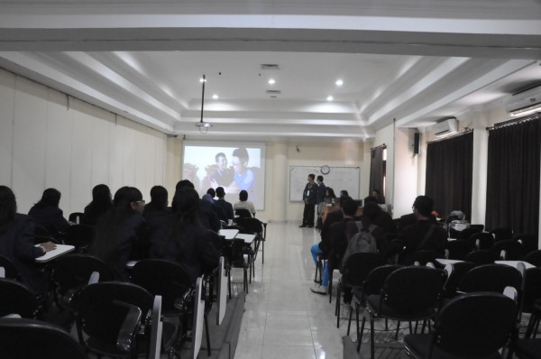 Presentasi Lomba Video Edukasi di ruangan 4.02 Gedung FK Universitas Udayana pada tanggal 12 Desember 2015