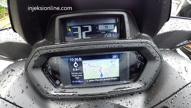 Motor Touring dengan Fitur GPS